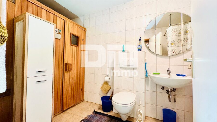 Zwei hochwertige Premium Doppelhaushälften im Paket auf großem Gewerbegrundstück - Haus 1 Souterrain Sauna / WC / Dusche
